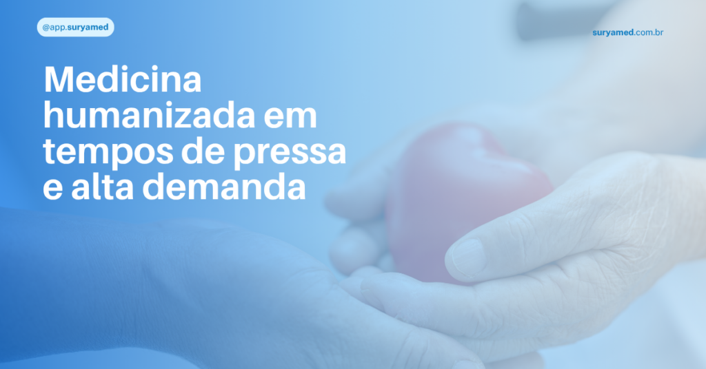 Mãos se tocando com delicadeza seguram um coração simbólico, ao lado da frase “Medicina humanizada em tempos de pressa e alta demanda”.
